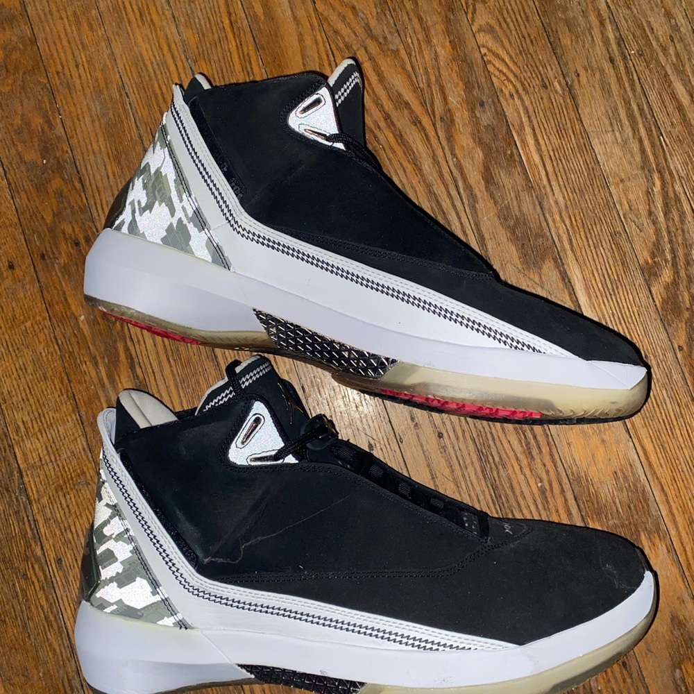 Air Jordan 22 Retro “countdown pack” sneakers